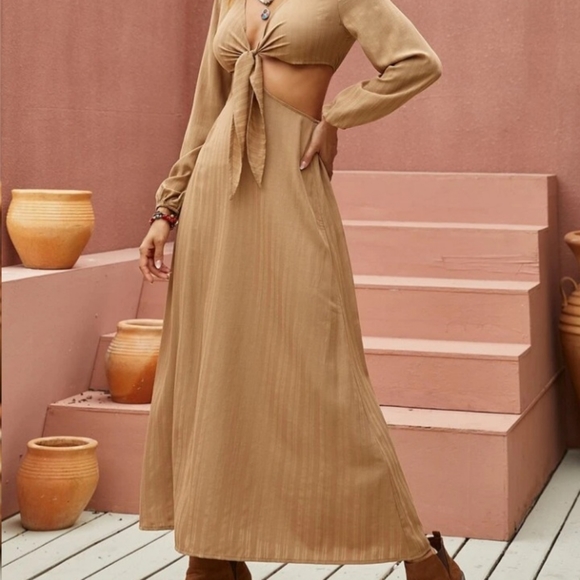 Cut out Dress - Picture 6 of 8